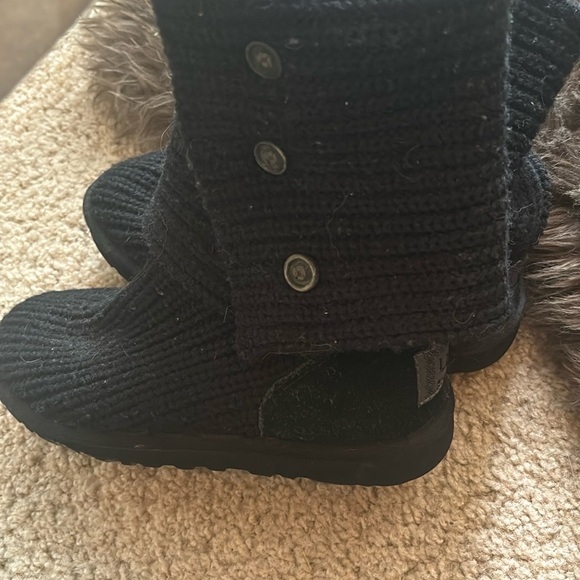 Uggs size 6. Classic cardigan boot - Picture 1 of 3